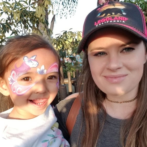 Meet your Posher, Lauren - Picture 2 of 3